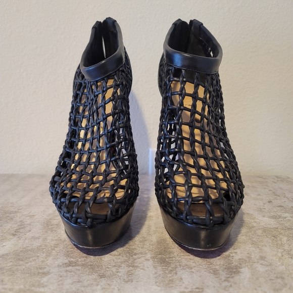 Black Louboutin Caged Strappy Leather Bootie Heels 39 - Picture 3 of 10